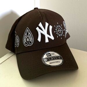 New Era New York Yankees 'Paisley Logo' 9FORTY A-Frame Snapback Espresso